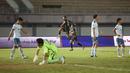 Pemain Dewa United, Dimitrios Kolovos, melakukan selebrasi setelah mencetak gol ke gawang Persita Tangerang pada laga BRI Liga 1 di Stadion Indomilk Arena, Tangerang, Kamis (27/3/2024). (Bola.com/M Iqbal Ichsan)