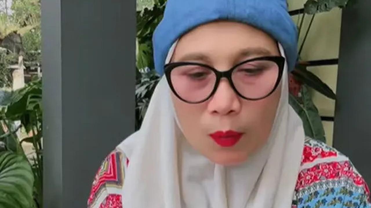 7 Potret Teras Rumah Nursyah Ibunda Indah Permatasari, Asri dengan Nuansa Hijau