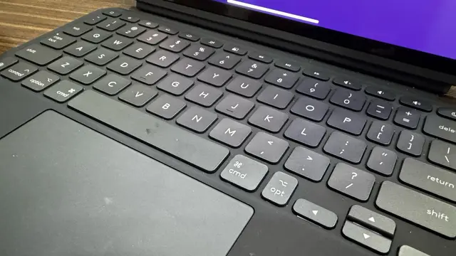Logitech Combo Touch iPad M4