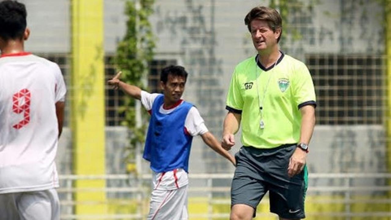 PBR kalah lagi, Huistra tetap senang