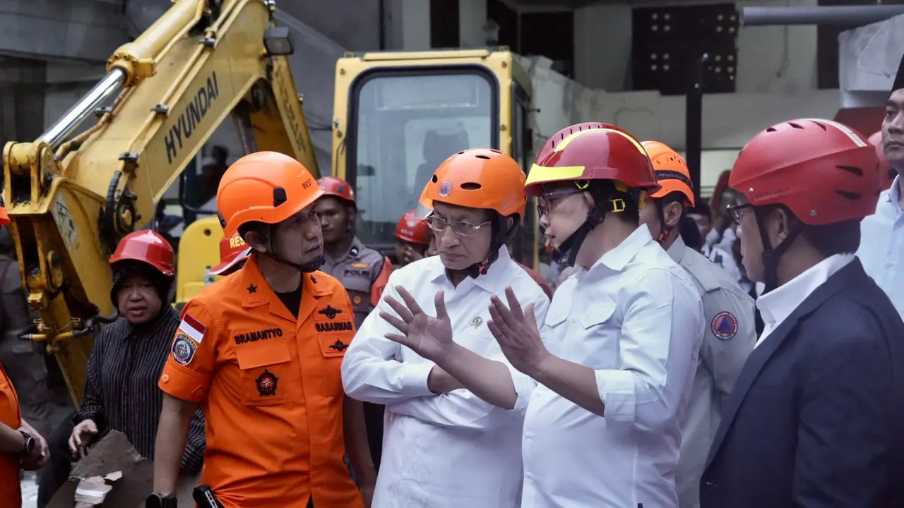 Menteri Agama Nasaruddin Umar meninjau penanganan korban terdampak bangunan ambruk di Pesantren Al Khoziny, Sidoarjo. (Istimewa)