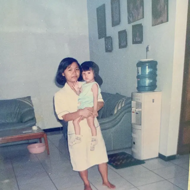 Blasteran Tionghoa – Indonesia, Ini 6 Potret Lawas Masa Kecil Larissa Chou