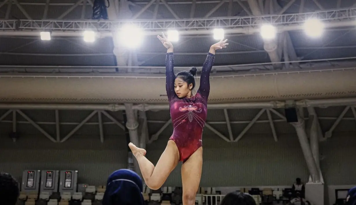 "Latihan keras dengan menahan rasa sakit, up and down rasanya berat banget. Saya berharap bisa tampil di empat alat, tapi cedera lagi, dari nol lagi, bisa 3 alat lagi cedera lagi, sampai tampil di palang bertingkat saja tadi. Sebenarnya saya ingin sekali tampil di Olimpiade karena ini cita-cita saya. Saya mau buat bangga semua yang sudah mendukung saya," ucap dia menambahkan. [Foto: Instagram/ rifdairfanaluthfi]