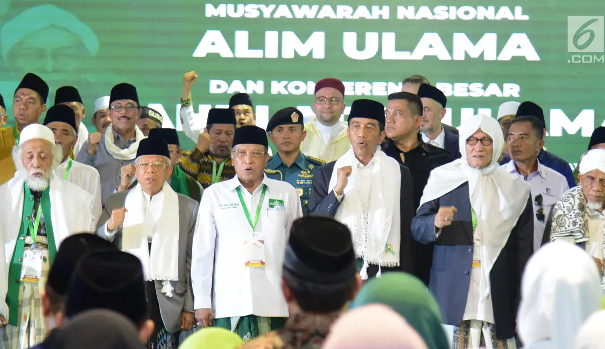 Presiden Joko Widodo menghadiri pembukaan musyawarah nasional dan konferensi besar NU di Banjar, Jawa Barat, Rabu (27/2). Jokowi mengucapkan terima kasihnya atas peran PBNU yang telah berkontribusi dalam merawat keutuhan NKRI. (Liputan6.com/Angga Yuniar)
