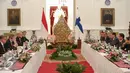  Presiden Joko Widodo bersama para menteri kabinet kerja saat mengadakan pertemuan dengan Presiden Finlandia Sauli Niinisto di Istana Merdeka, Jakarta, Selasa (3/11/2015). (Liputan6.com/Faizal Fanani)
