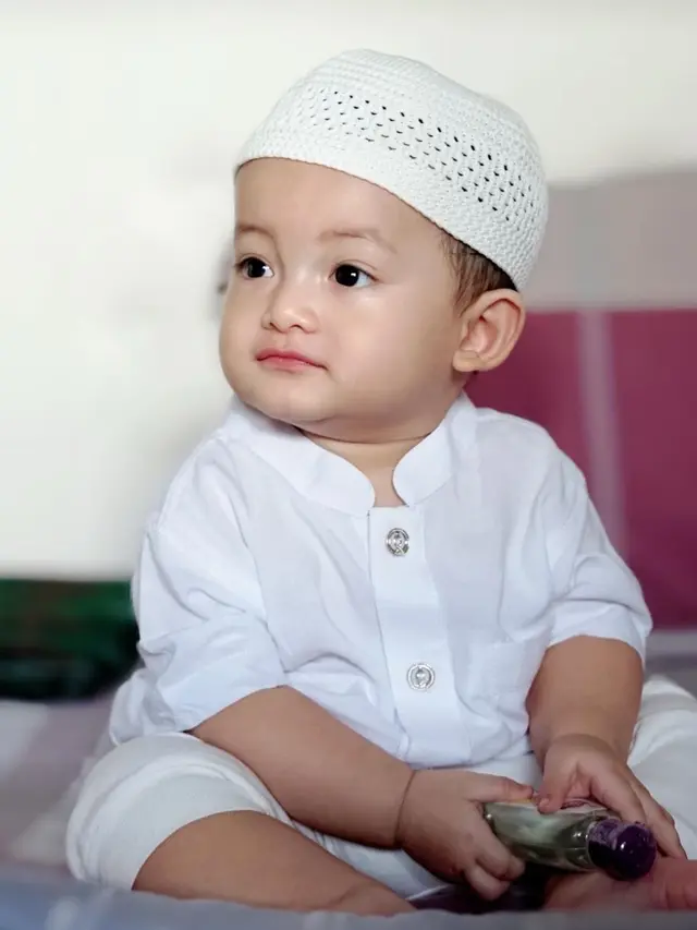 Genap Berusia 1 Tahun, Ini 6 Potret Gemas Baby Kenzie Keponakan Rizky Nazar