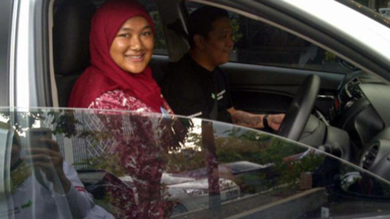 Mitsubishi Mirage, Ladies Driver (by: Tatan Rustandy)