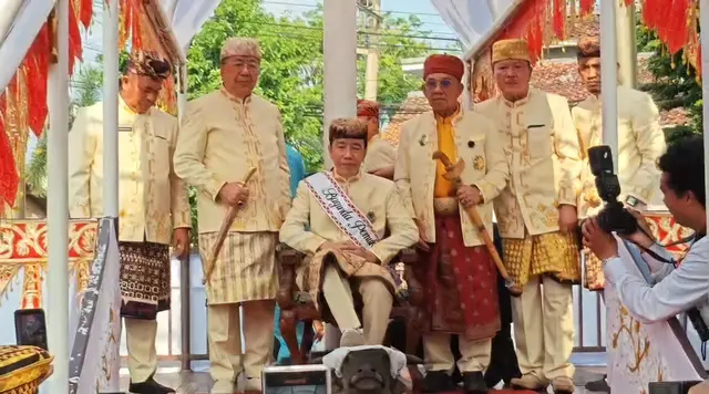 PDIP Respons Jokowi Injak Kepala Kerbau Saat Terima Gelar Adat Lampung