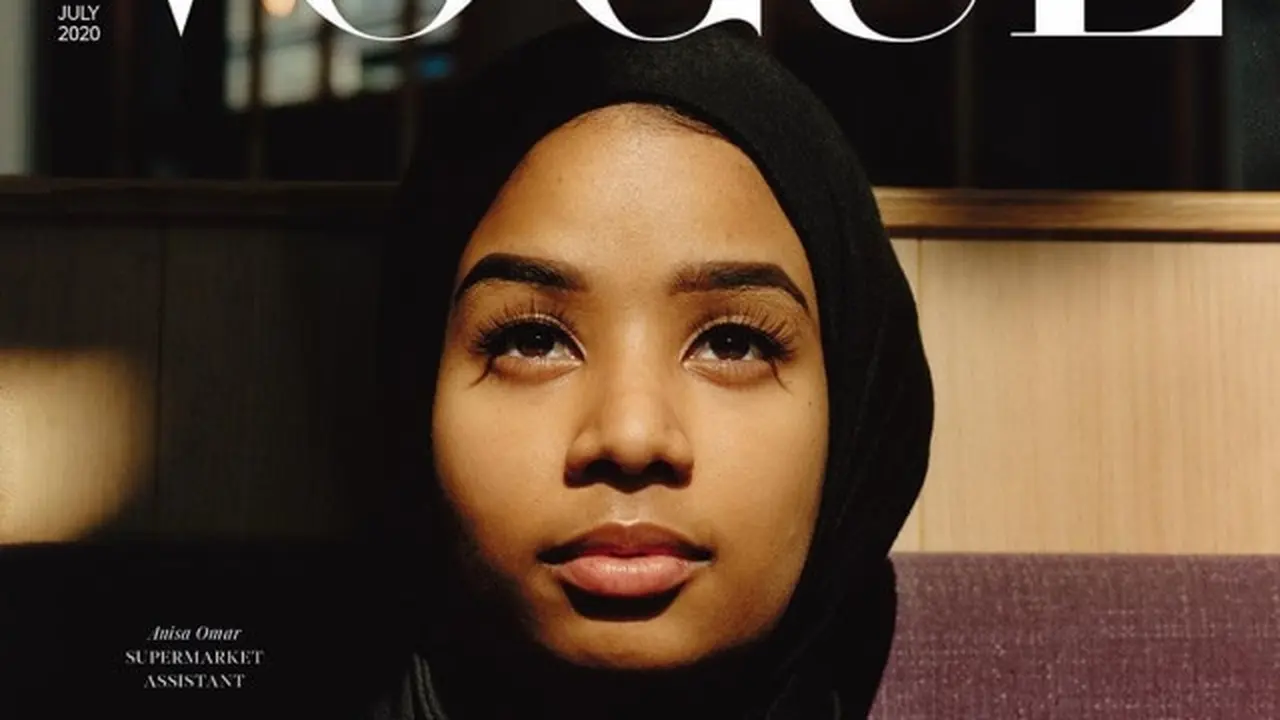 Karyawan Supermarket Anisa Omar Jadi Cover Majalah Vogue