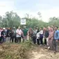 Kelompok Penerima Bantuan (KPB) Program Transformasi Ekonomi Kampung Terpadu (TEKAD) di Desa Usliapan, Teon Nila Serua, Maluku Tengah mempertimbangkan pengembangan usaha tanaman ubi jalar dan kacang tanah di lahan mereka. (Ist).