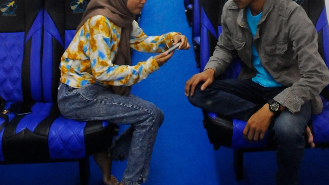 Karena juga difungsikan sebagai wisata edukasi, pengunjung juga dapat merasakan kabin di pesawat tersebut.