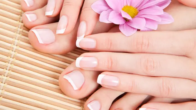 Kuku Mengkilap Alami dengan 4 Bahan Ini