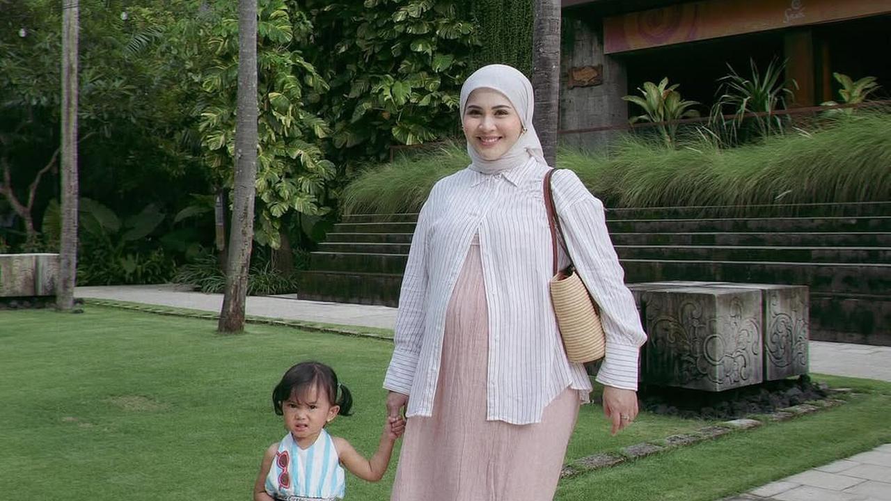 Potret Kesha Ratuliu saat Hamil Anak Ketiga, Simple Namun Memesona