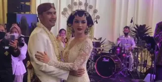 Ovi Dian dan Helmi Herman