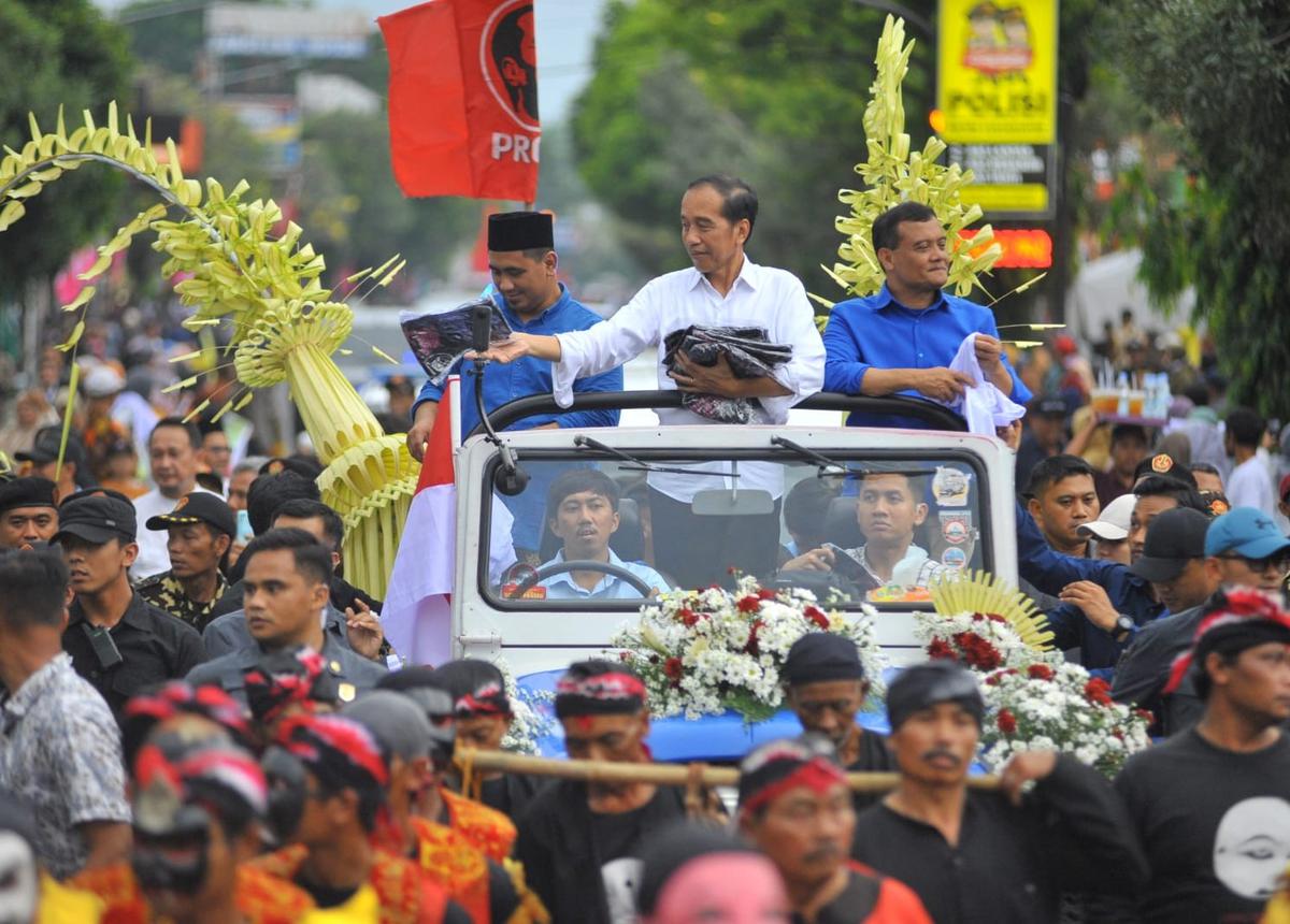 Jokowi Bersama Ahmad Luthfi-Taj Yasin Pawai Keliling Kota Klaten dan Karanganyar