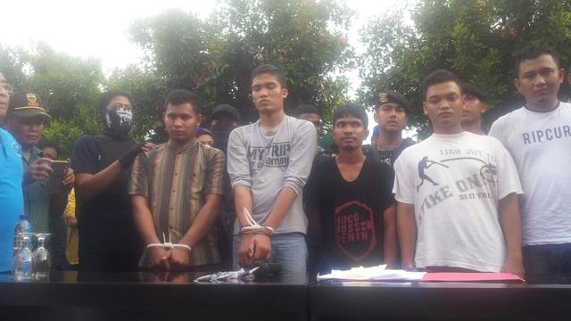 Baku Tembak Jalanan Polisi dan Bandar Narkoba, 1 Orang Tewas