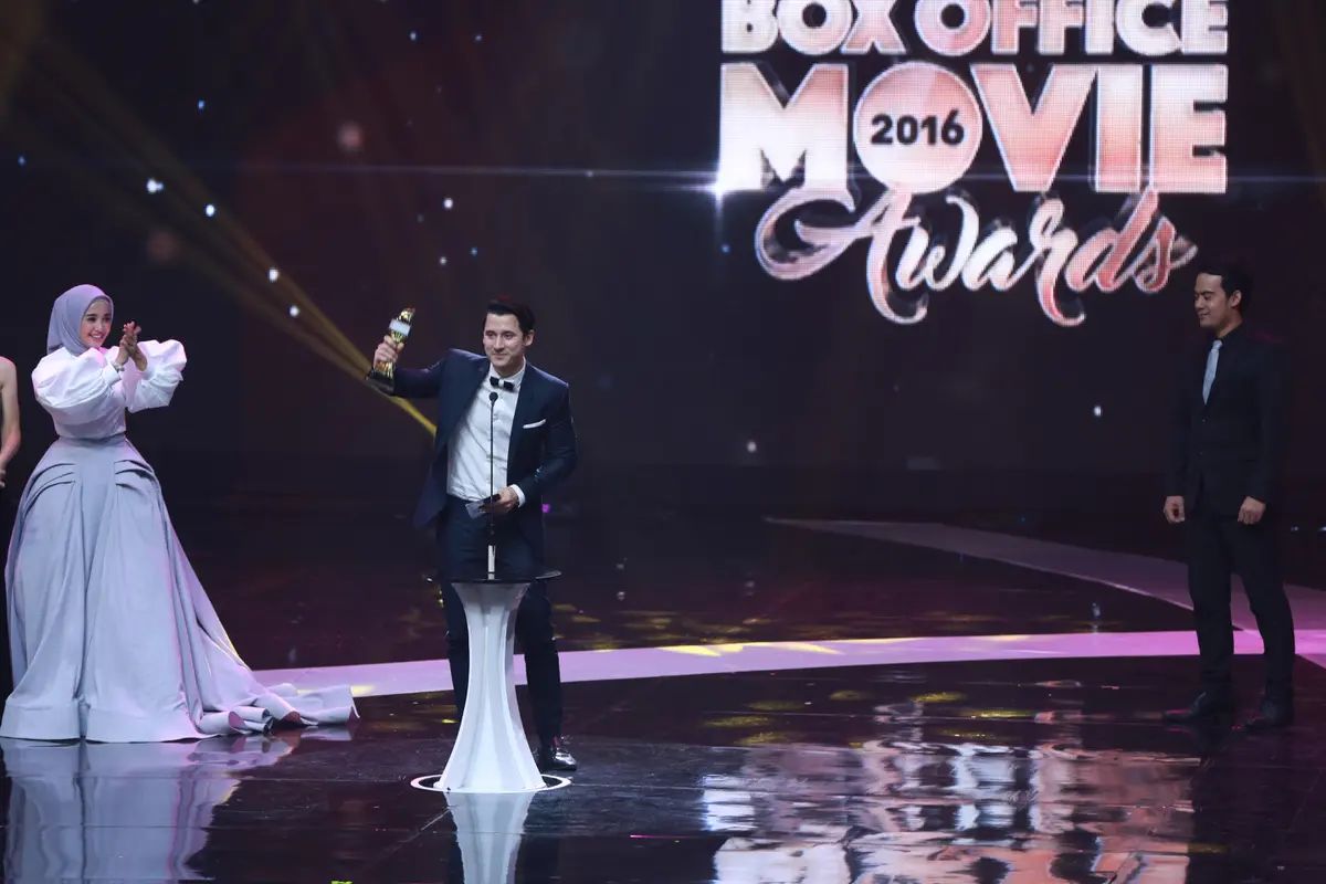 [Bintang] Nino Fernandez (Kategori Pemeran Pembantu Pria)