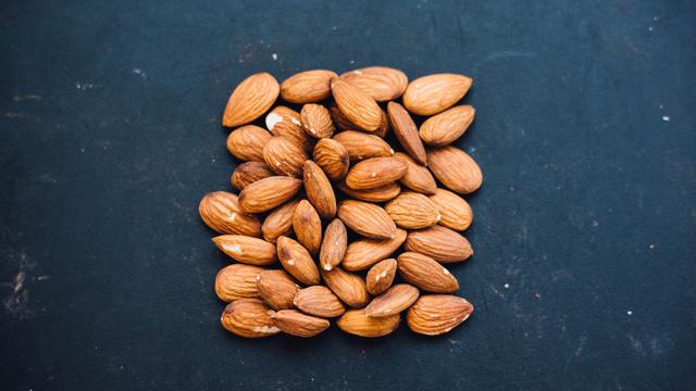 8 Manfaat Kacang Almond