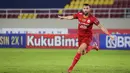 Pemain Persija Jakarta, Marko Simic melakukan selebrasi usai mencetak gol ke gawang Persib Bandung dalam laga pekan ke-12 BRI Liga 1 2021/2022 di Stadion Manahan, Solo, Sabtu (20/11/2021). (Bola.com/Bagaskara Lazuardi)