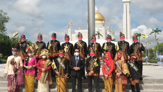 Parade Baju Daerah Indonesia Ramaikan Hari Kebangsaan ke-38 Brunei Darussalam