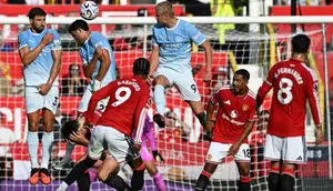 Jaap Stam Semprot 4 Pemain MU usai Keok dari Man City: Melawan 10 Pemain kok Cuma Jalan!
