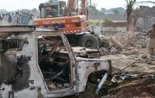 FOTO: Bom Mobil Guncang Pos Polisi di Pakistan