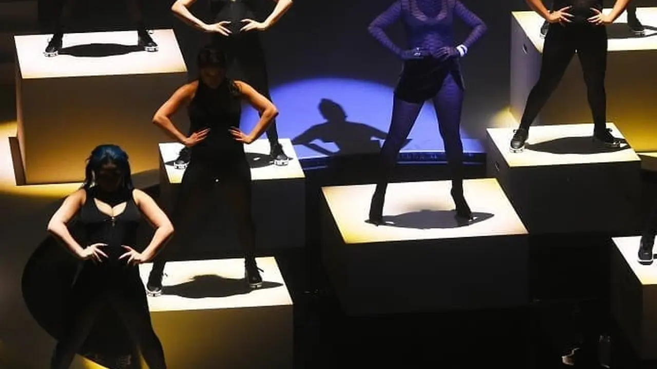 Rihanna Larang Penggunaan Handphone di New York Fashion Week, Ada Apa?