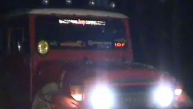 Wanita Pun Sanggup Menerabas Hutan Dengan Mobil Off Road