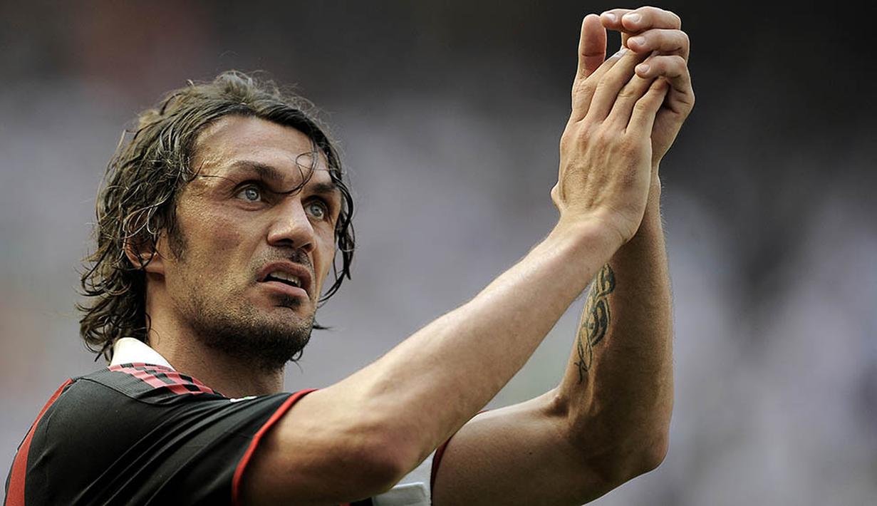 2. Paulo Maldini, ​bek legendaris AC Milan ini sempat dimeja hijaukan akibat diduga tidak taat pajak pada tahun 2011. (AFP/Filippo Monteforte)