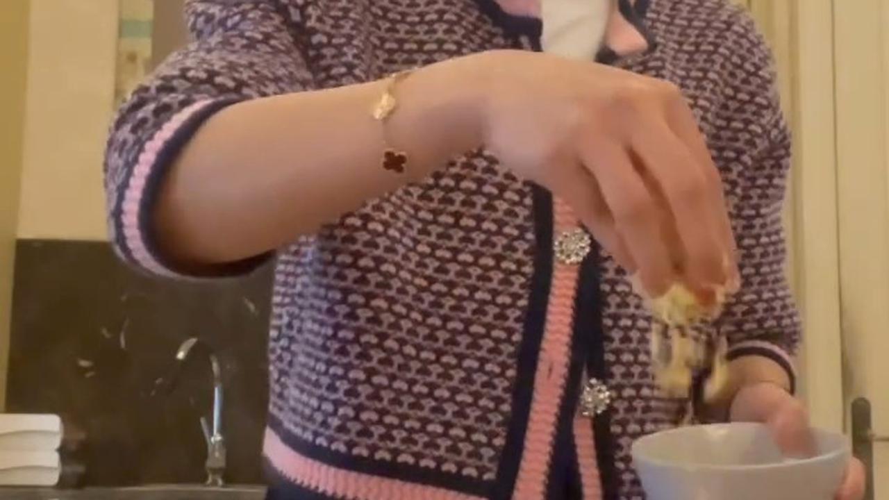 Bunga Zainal Bagikan Momen saat Masak Lamb Chop, Netizen Justru Salah Fokus dengan Cara Marinasinya