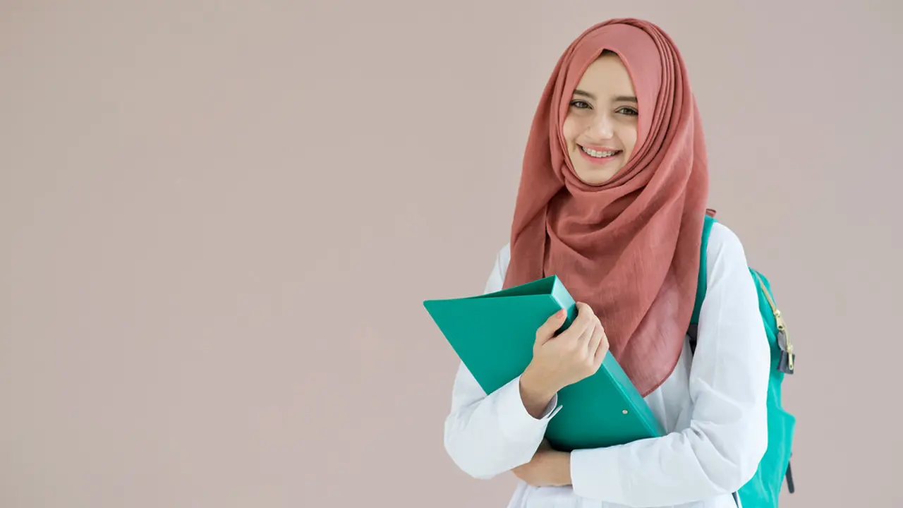 Hijab bukan suatu penghalang untuk kamu aktif di kegiatan sehari-hari, asalkan kamu nyaman dan hijabmu sudah sesuai dengan kegiatanmu.
