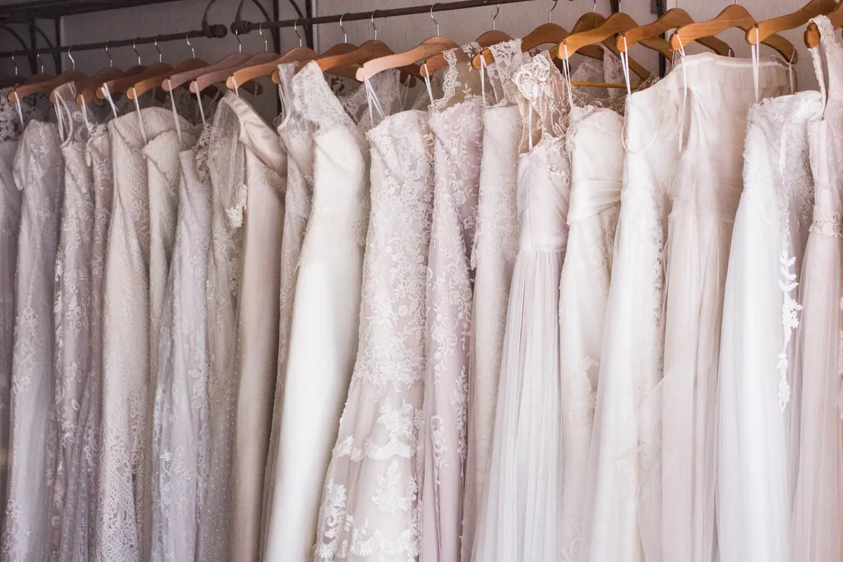 6 Alasan Mengapa Lebih Baik Menyewa Gaun Pengantin daripada Membeli