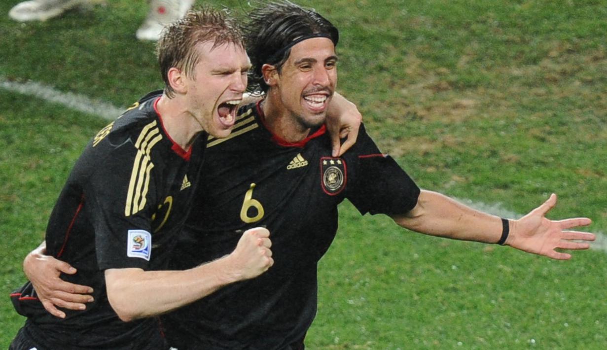 Pada Putaran Final Piala Dunia 2010, pelatih Joachim Loew memasangnya untuk menggantikan posisi Michael Ballack yang cedera sebagai gelandang tengah. Ia tampil dalam seluruh 7 laga dan mengantarkan Jerman merebut tempat ketiga usai menang atas Uruguay 3-2. (AFP/Carl De Souza)