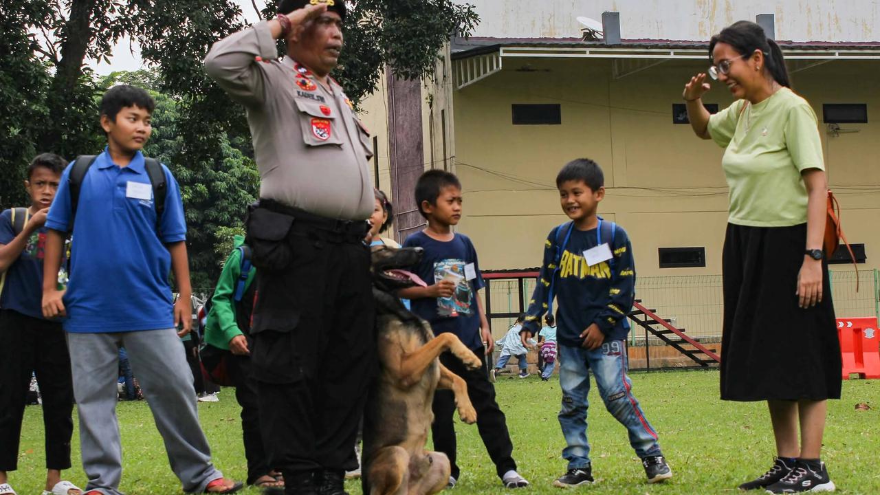 FOTO: Komunitas Jendela Jakarta Ajak Anak-Anak Kenali Peran Polisi Satwa