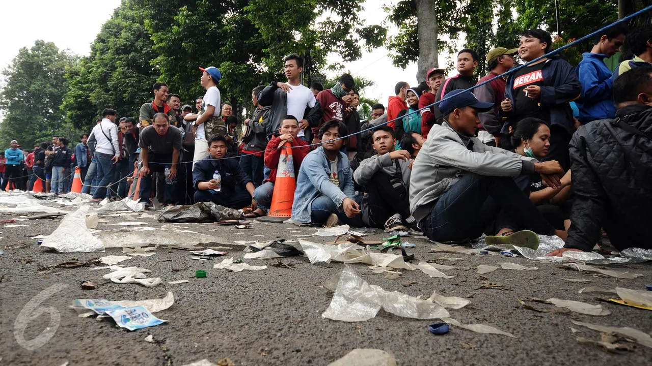 20161213-Ribuan Calon Suporter Timnas Indonesia Serbu Markas Kodim 0621 Bogor-Jawa Barat