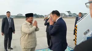 Momen Perpisahan Prabowo dan PM Thailand di Halim