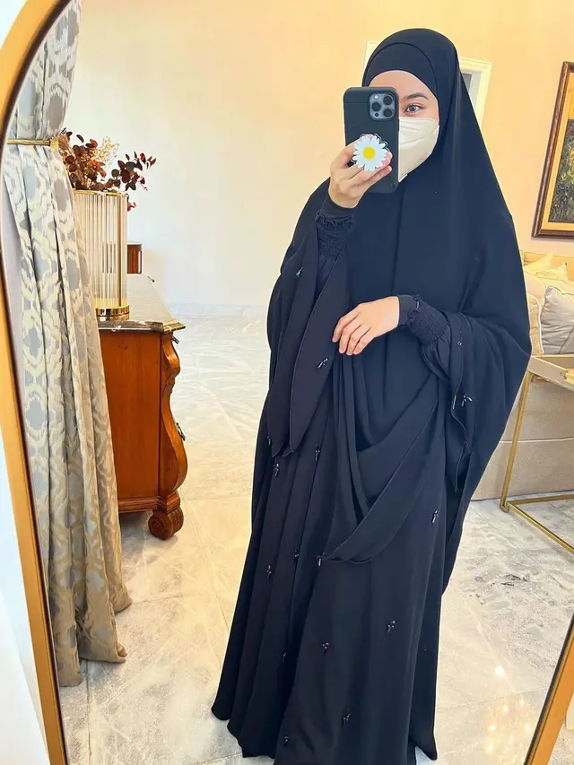 Penampilan terbaru Laudya Cynthia Bella yang makin syar'i dan adem