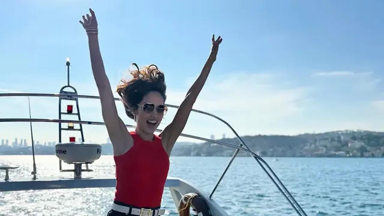 6 Outfit Liburan ala Cinta Laura, Tampil Fresh dan Super Fashionable