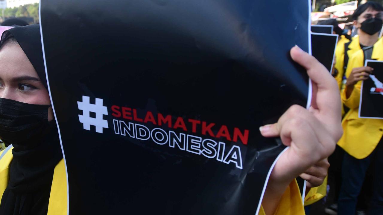 FOTO: Aksi BEM SI "Selamatkan Indonesia" di Gedung DPR