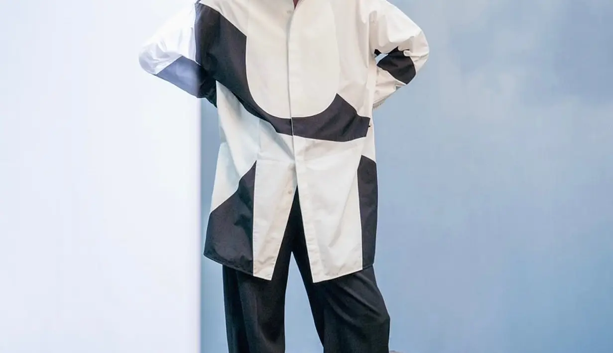 Di akun Instagram pribadinya, Jo In Sung seringkali membagikan aktivitas yang dijalaninya sehari-hari, seperti photoshoot dan BTS dari proses syuting. [Foto: Instagram/zoinsung_official]