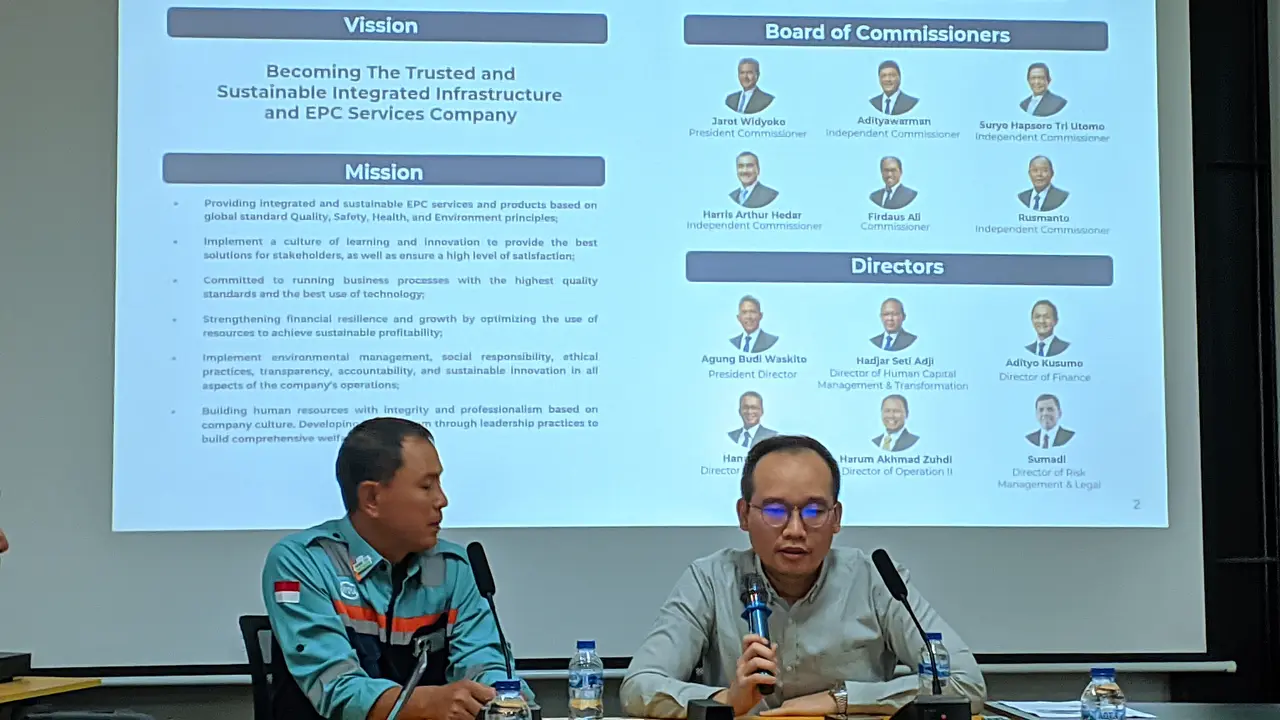 Senior Manager Corporate Relations PT Wijaya Karya (WIKA) menjelaskan proyek Jakarta Sewerage Development Project (JSDP). (Bima/Liputan6.com)