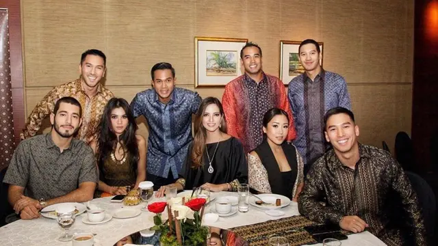 6 Potret Nia Ramadhani Bareng Keluarga Bakrie, Kumpul hingga Pemotretan Bersama