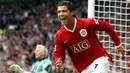 Cristiano Ronaldo menggunakan jersey nomor tujuh di Old Trafford pada 2003 hingga 2009. Ronaldo sukses mencetak 96 gol dari 214 penampilan bersama Manchester United. (AFP/Andrew Yates)