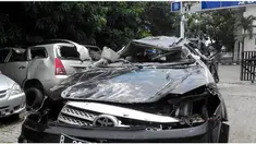 Sebuah Fortuner bernomor polisi B 201 RFD menabrak pengendara motor di Km 15 Jalan Daan Mogot, Jakarta Barat. Empat orang tewas dalam kecelakaan maut tersebut.