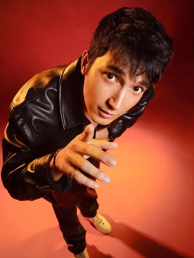 Junior Roberts, Kekasih Sandrinna yang Punya Wajah Tampan