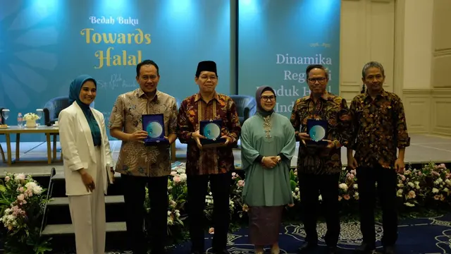 Siti Nur Azizah meluncurkan Buku Towards Halal, berisi dinamika regulasi halal di Indonesia.