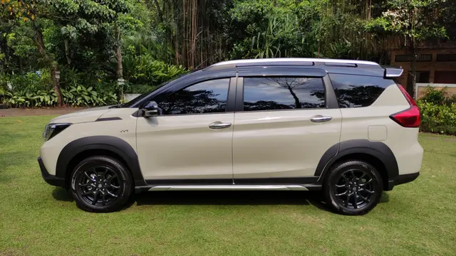 Suzuki XL7 Hybrid