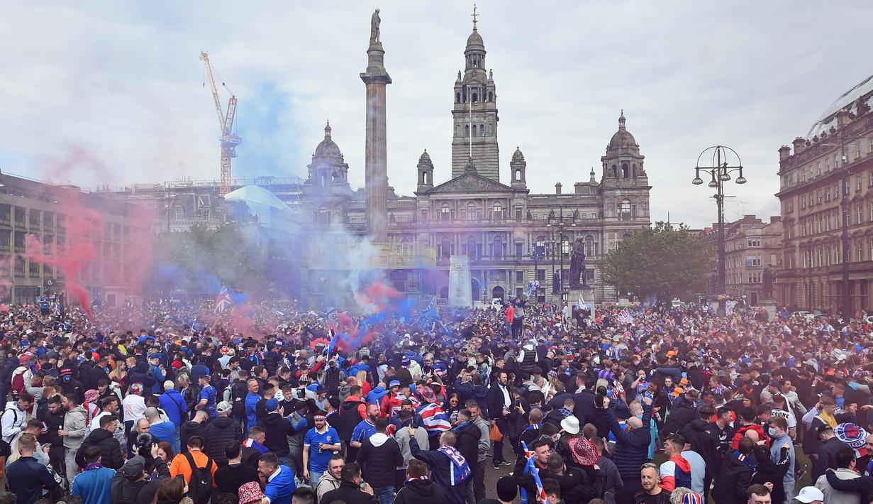Rangers menutup musim dengan rekor 102 poin, dengan torehan 92 gol dan cuma kebobolan 13 kali. (Photo by ANDY BUCHANAN / AFP)