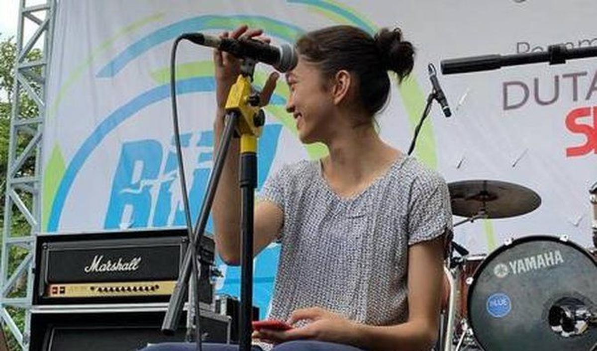 Di sana, Aisha membagikan momen kegiatannya, mulai dari menyanyi, menggambar, hingga latihan bulu tangkis.