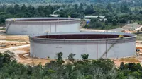 Kilang Pertamina Internasional (KPI) menyelesaikan pembangunan 2 unit tangki bahan bakar minyak (BBM) raksasa baru di Lawe-Lawe, Kabupaten Penajam Paser Utara, Kalimantan Timur. Dok Pertamina